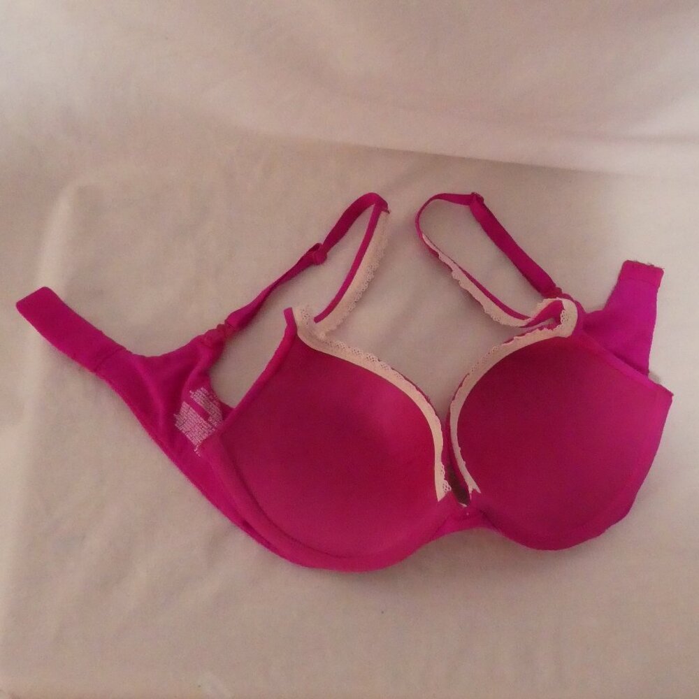 VICTORIA'S SECRET - Body By Victoria's Secret | 32C | Pink Lace Overlay Bra - Picture 9 of 12